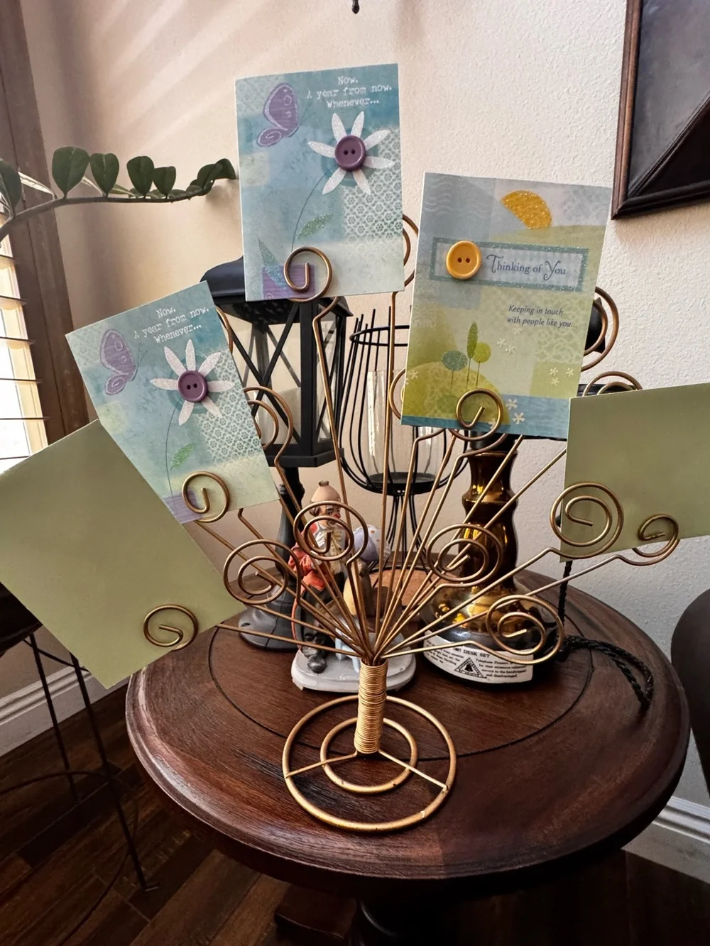 ✅ Decorative Gold Photo and Card Display Stand